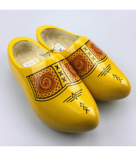 Boerengele klompen van Klompenfabriek Nijhuis