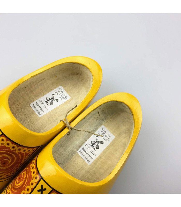 Boerengele klompen van Klompenfabriek Nijhuis