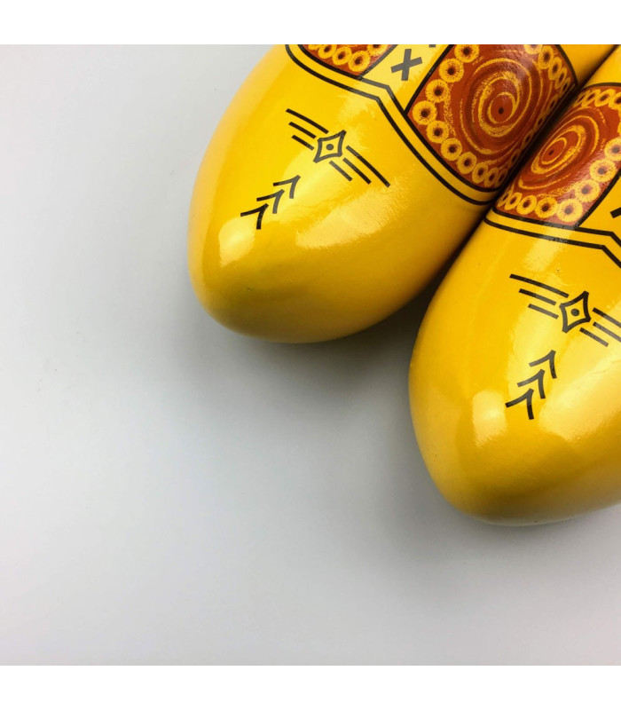 Boerengele klompen van Klompenfabriek Nijhuis