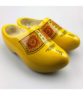 Boerengele klompen van Klompenfabriek Nijhuis