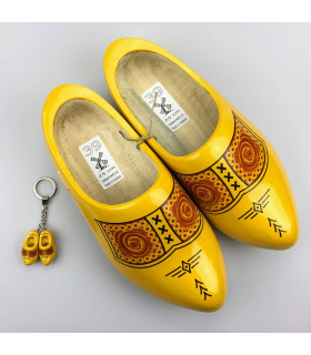 Boerengele klompen van Klompenfabriek Nijhuis