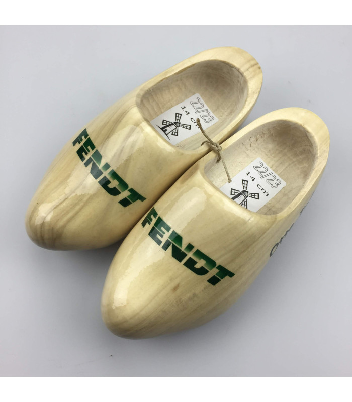 Geboorteklompjes met trekkerlogo