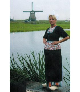 Klederdracht Volendam Vrouw Boezel