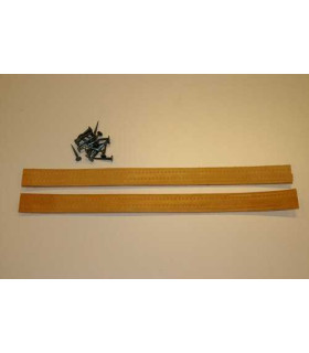 2 stuks klompen leertjes en spijkertjes + instructies op A4-tje