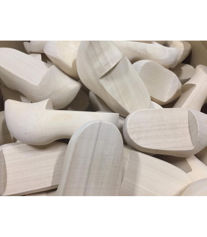 10 stuks houten klompjes +/- 13  cm